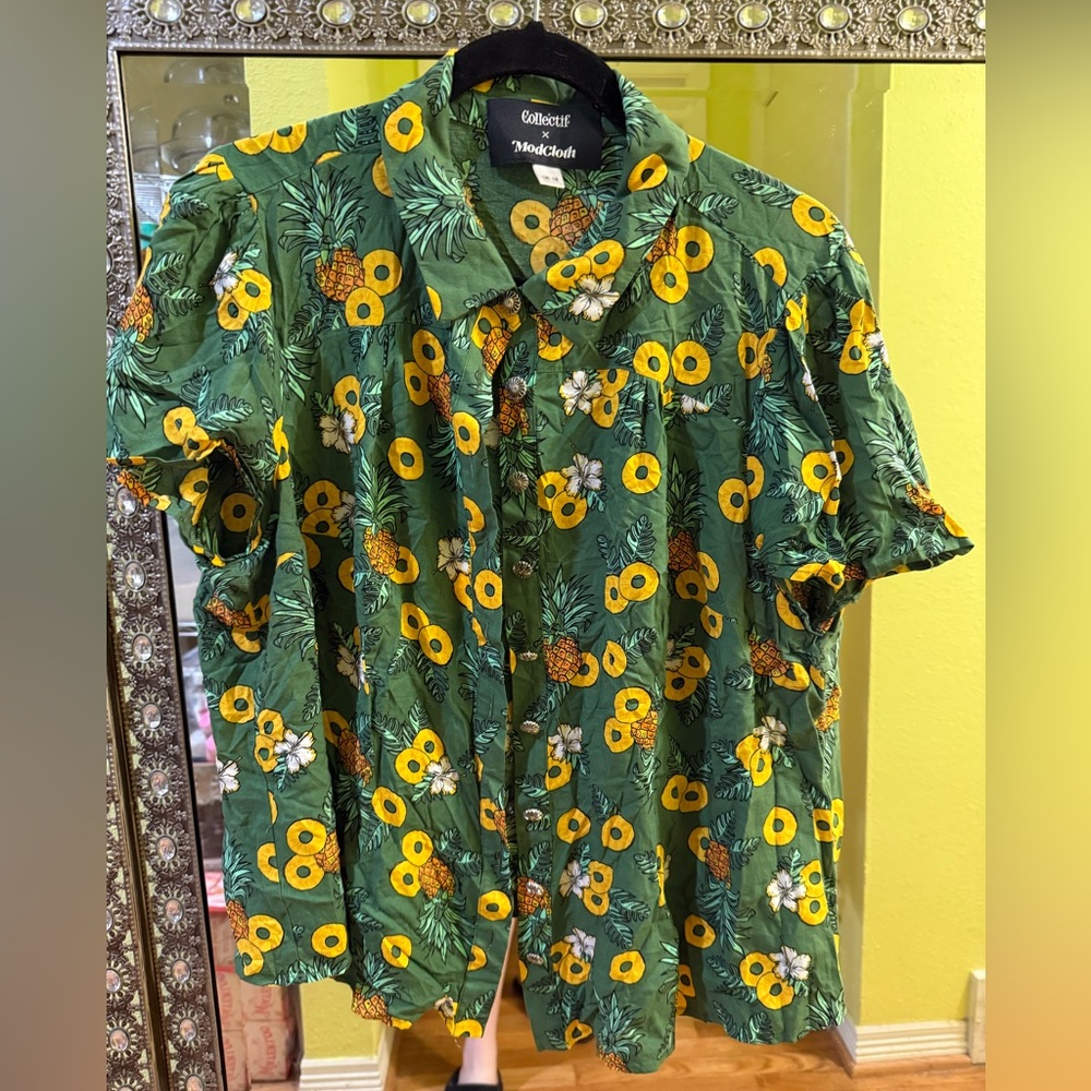 🌻 Collectif Pineapple Print Retro Top